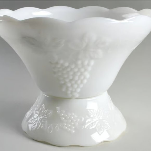 Anchor Hocking milk glass Harvest Grape pattern Salad/Punch Bowl with pedestal - Picture 3 of 3